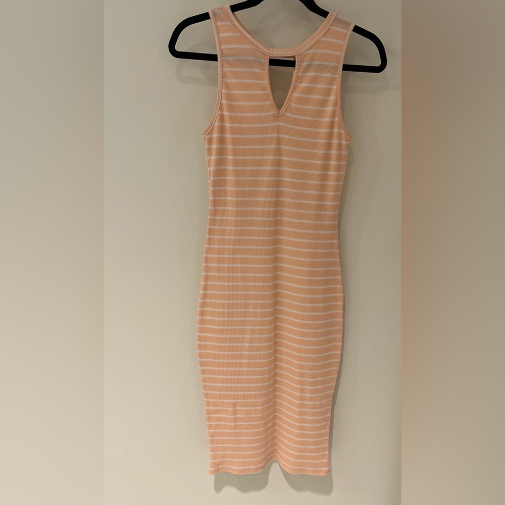 Sleeveless Dress in Peach and White Size Medium